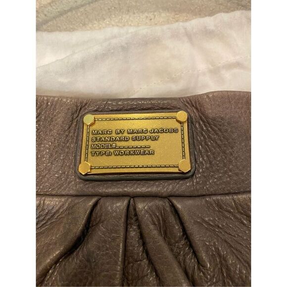 MARC BY MARC JACOBS Classic Q Hillier Hobo Bag - Picture 4 of 8